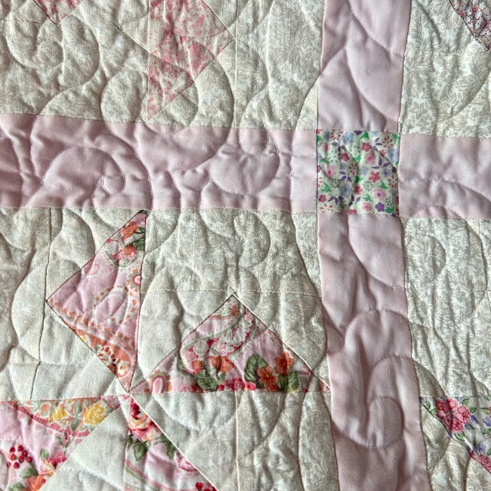 Pink and White Quilted Bedspread - Picture 3 of 10